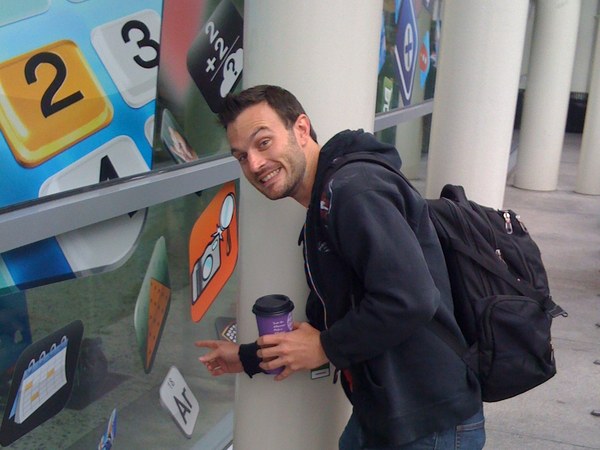 Jerry pointing at his app icons on the Apple Store wall at WWDC 2009