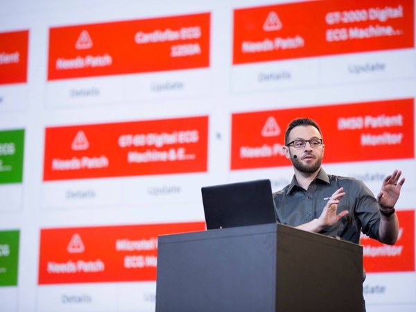 On stage presenting IoT at Knowledge keynote