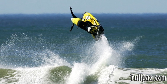 The &ldquo;no-hand look-back barrel roll&rdquo; — Jet Jump 2009, Montalivet, France